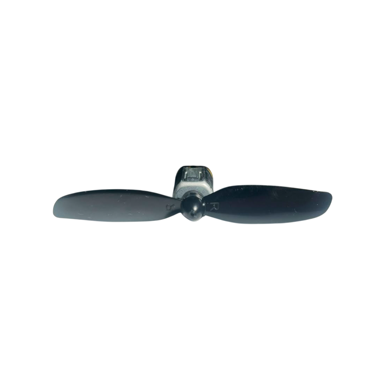 un moteur de drone + une hélice droit