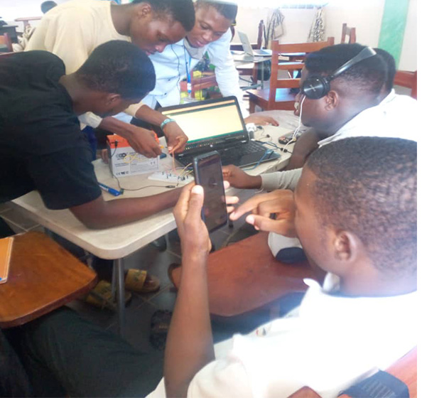 Formation en « Conception et fabrication d’un système de surveillance et de contrôle d’installations photovoltaïques via internet ».